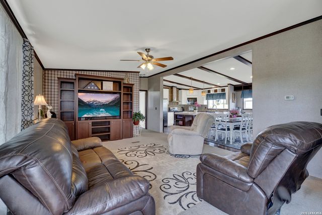 2007 LEISSNER SCHOOL RD, Seguin, TX 78155