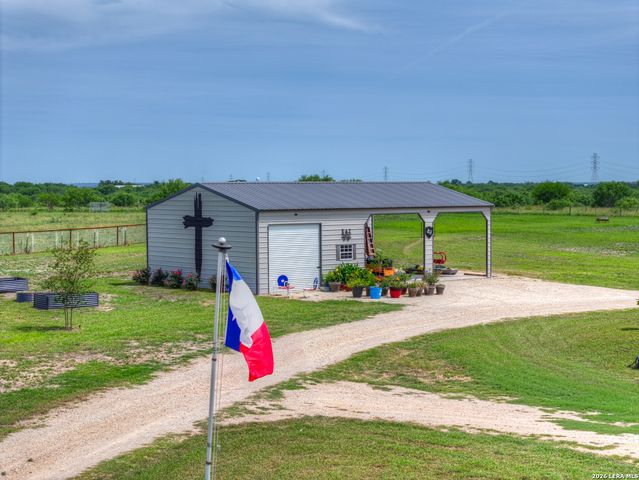 2007 LEISSNER SCHOOL RD, Seguin, TX 78155