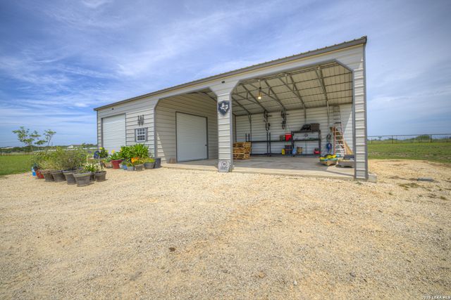 2007 LEISSNER SCHOOL RD, Seguin, TX 78155