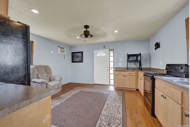 2007 LEISSNER SCHOOL RD, Seguin, TX 78155
