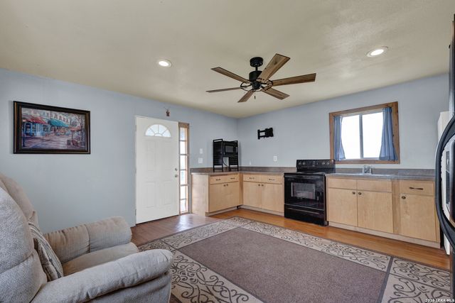2007 LEISSNER SCHOOL RD, Seguin, TX 78155