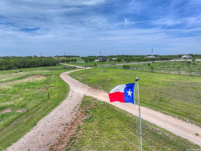 2007 LEISSNER SCHOOL RD, Seguin, TX 78155