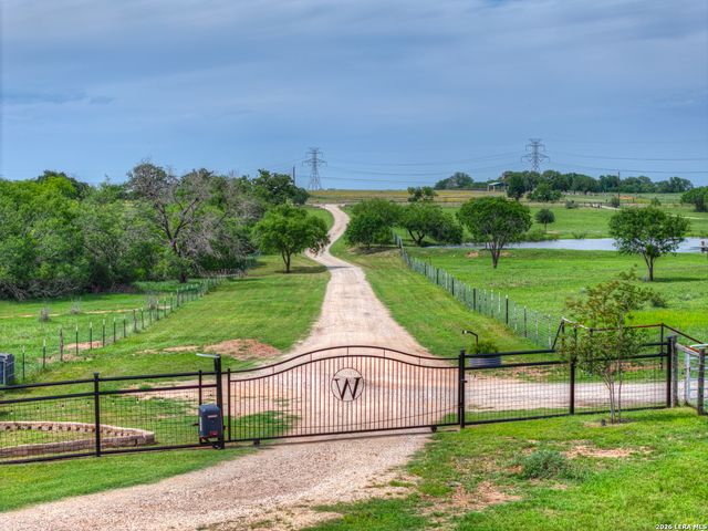 2007 LEISSNER SCHOOL RD, Seguin, TX 78155