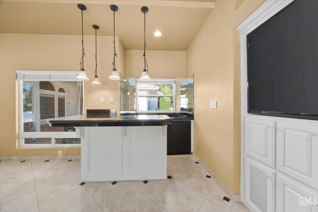 11101 Torbay Drive, Bakersfield, CA 93311