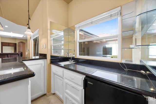 11101 Torbay Drive, Bakersfield, CA 93311