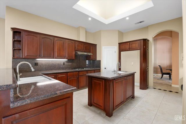 11101 Torbay Drive, Bakersfield, CA 93311