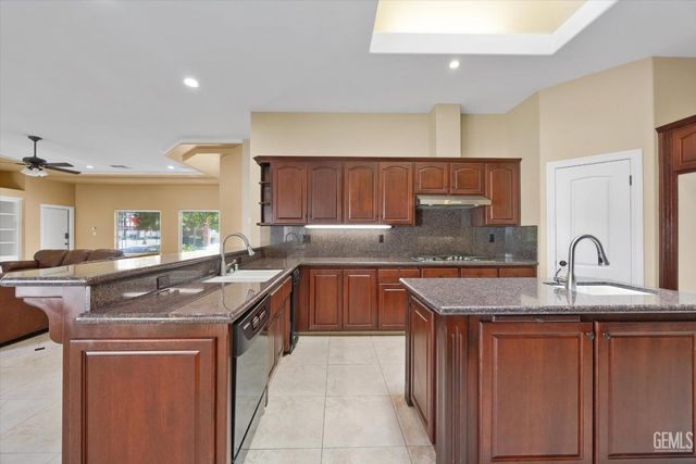 11101 Torbay Drive, Bakersfield, CA 93311