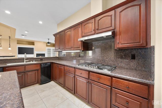 11101 Torbay Drive, Bakersfield, CA 93311