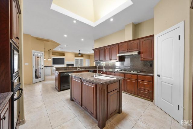 11101 Torbay Drive, Bakersfield, CA 93311