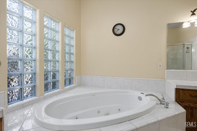 11101 Torbay Drive, Bakersfield, CA 93311