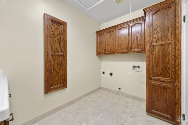 11101 Torbay Drive, Bakersfield, CA 93311