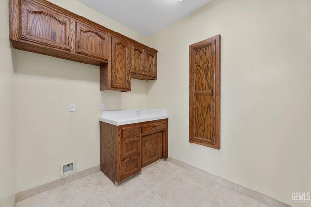 11101 Torbay Drive, Bakersfield, CA 93311