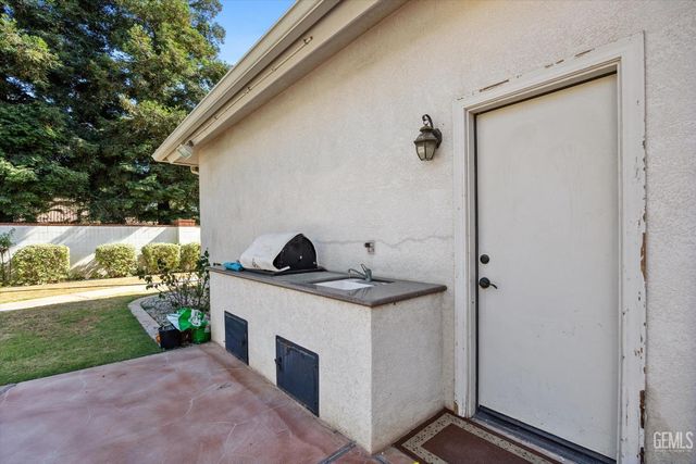 11101 Torbay Drive, Bakersfield, CA 93311