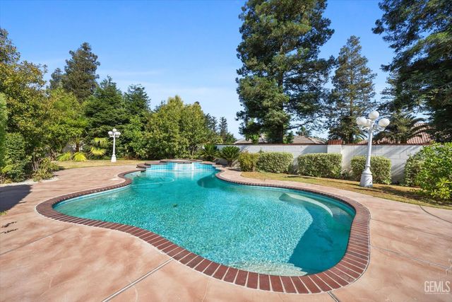 11101 Torbay Drive, Bakersfield, CA 93311