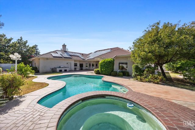 11101 Torbay Drive, Bakersfield, CA 93311