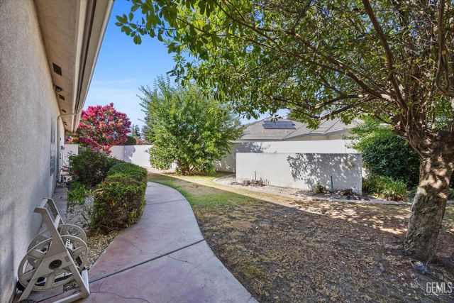 11101 Torbay Drive, Bakersfield, CA 93311