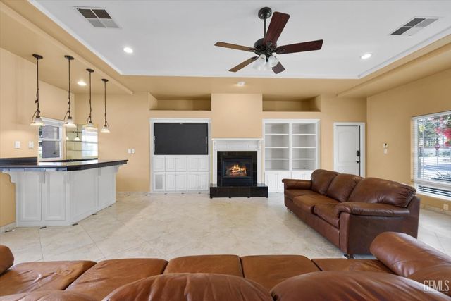 11101 Torbay Drive, Bakersfield, CA 93311