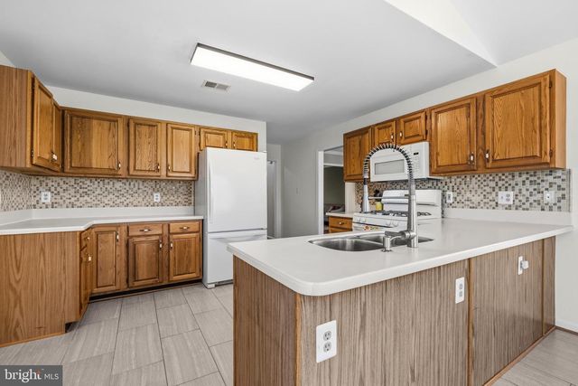 9595 LINDEN WOOD RD, Manassas, VA 20111