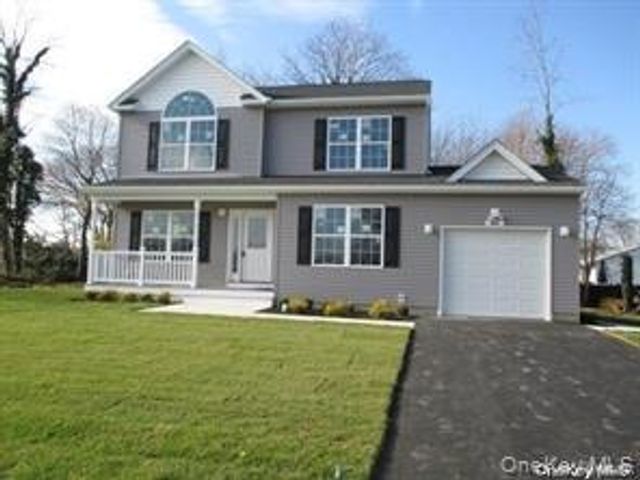 648 Bayview Avenue, Bellport, NY 11713