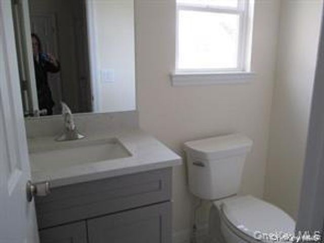 648 Bayview Avenue, Bellport, NY 11713