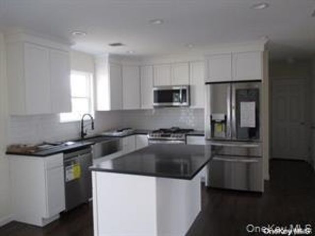 648 Bayview Avenue, Bellport, NY 11713