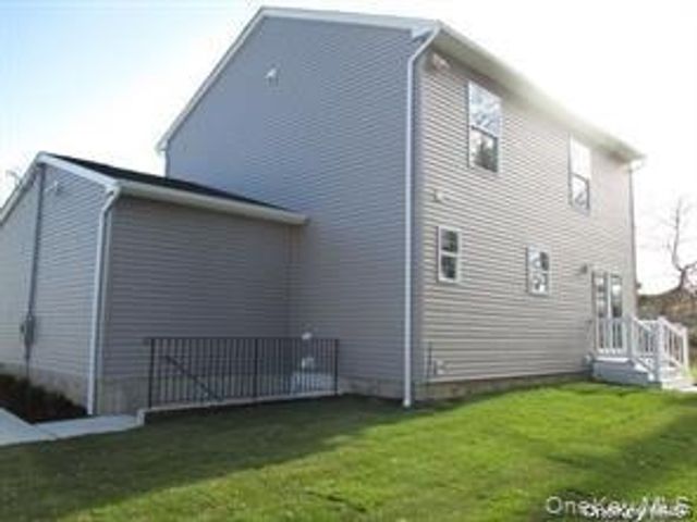 648 Bayview Avenue, Bellport, NY 11713