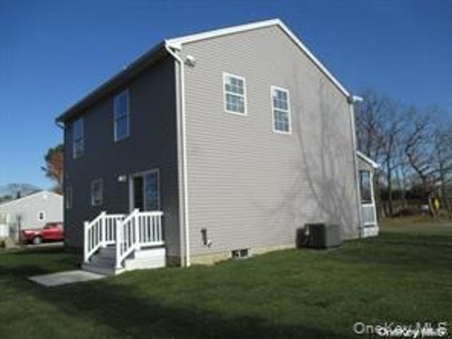 648 Bayview Avenue, Bellport, NY 11713