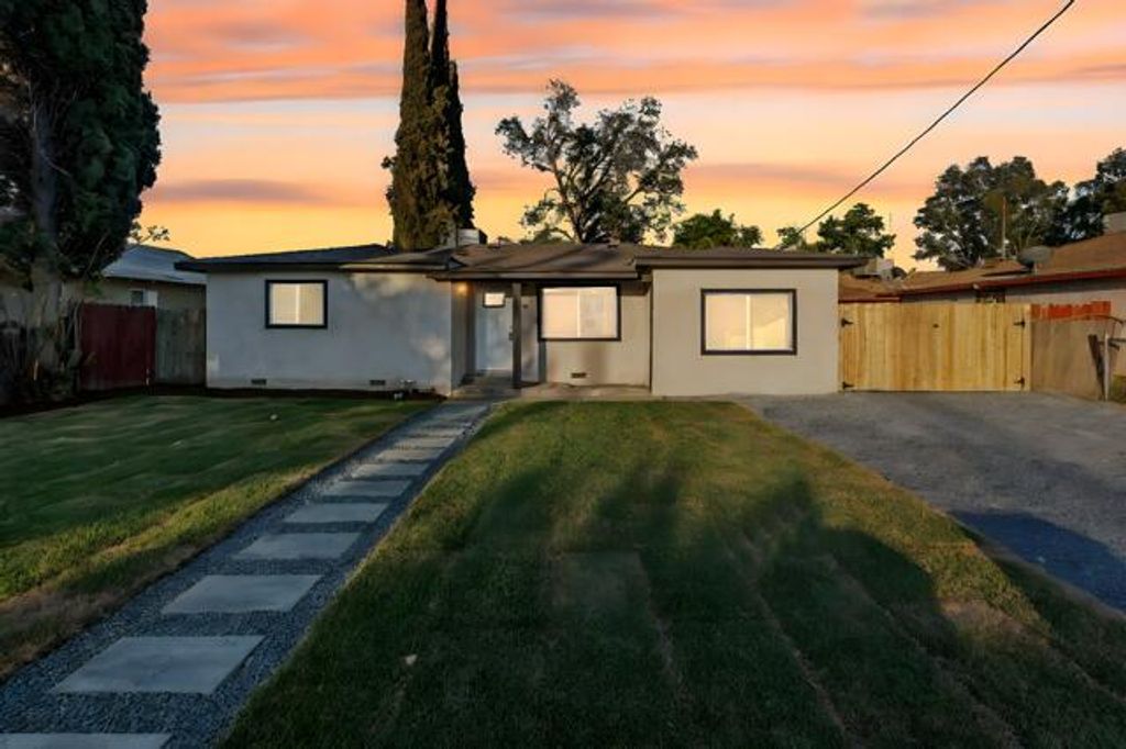 916 N Mooney Boulevard, Visalia, CA 93291