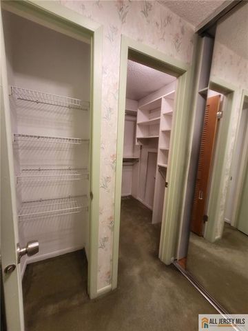 12 Carriage Place 1012, Edison, NJ 08820