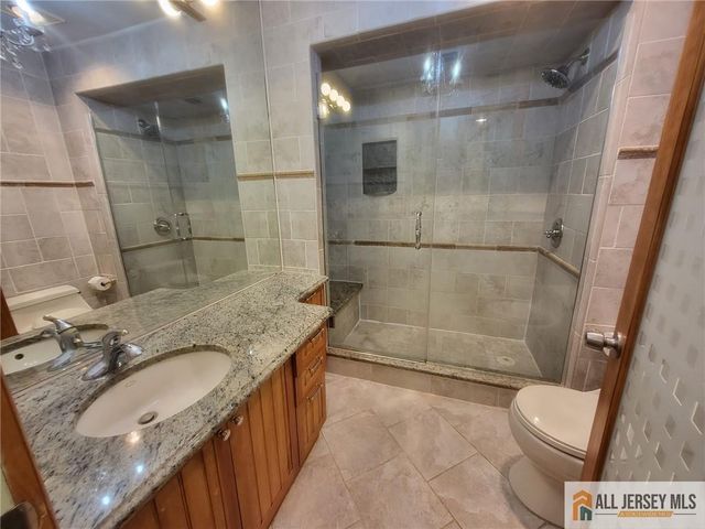 12 Carriage Place 1012, Edison, NJ 08820