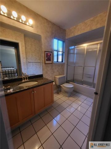 12 Carriage Place 1012, Edison, NJ 08820