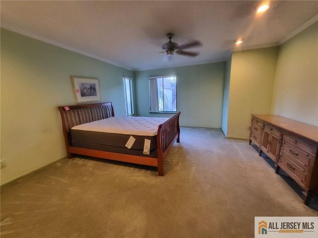 12 Carriage Place 1012, Edison, NJ 08820