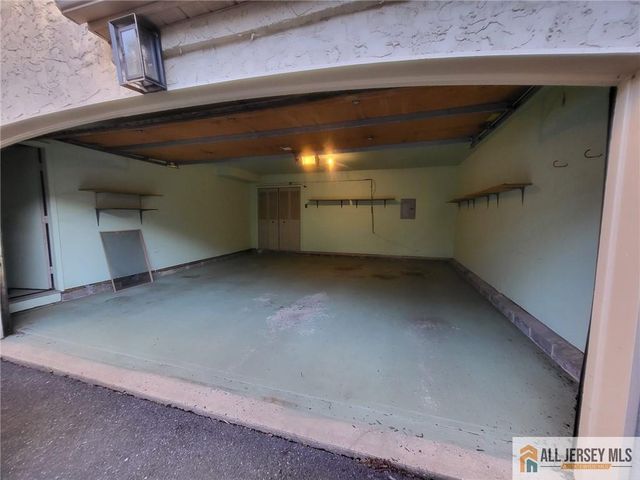12 Carriage Place 1012, Edison, NJ 08820