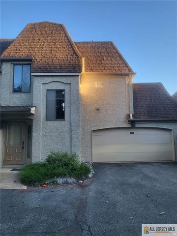 12 Carriage Place 1012, Edison, NJ 08820