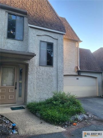 12 Carriage Place 1012, Edison, NJ 08820