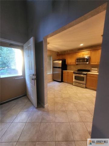 12 Carriage Place 1012, Edison, NJ 08820