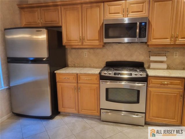 12 Carriage Place 1012, Edison, NJ 08820
