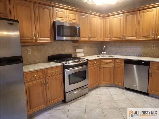 12 Carriage Place 1012, Edison, NJ 08820