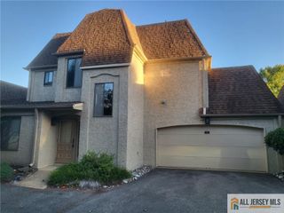 12 Carriage Place 1012, Edison, NJ 08820
