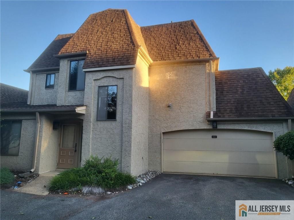 12 Carriage Place 1012, Edison, NJ 08820