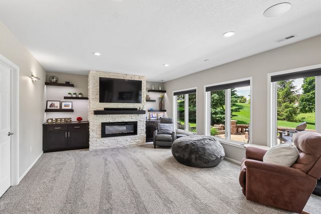 15109 Wilden Drive, Urbandale, IA 50323
