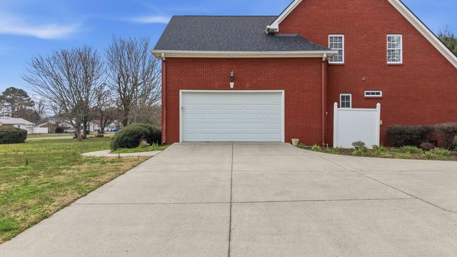 825 Dennis Avenue, Jasper, TN 37347