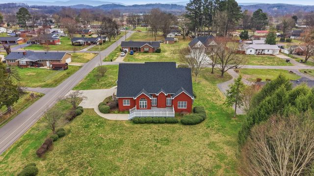 825 Dennis Avenue, Jasper, TN 37347