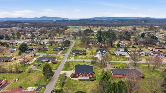 825 Dennis Avenue, Jasper, TN 37347