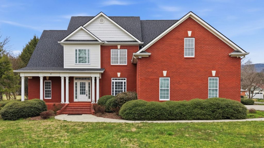 825 Dennis Avenue, Jasper, TN 37347