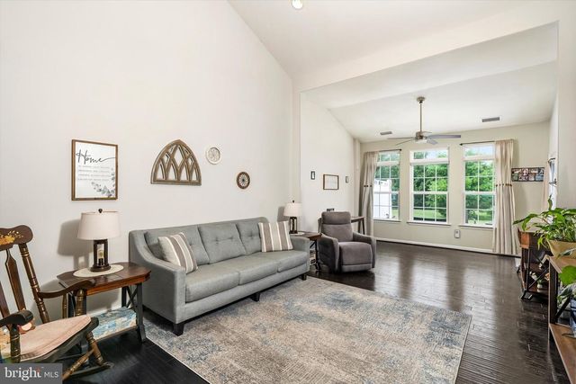 84 HEALS FARM RD, Burlington, NJ 08016