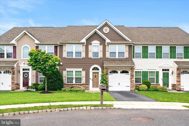 84 HEALS FARM RD, Burlington, NJ 08016
