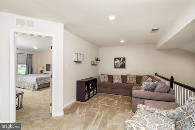 84 HEALS FARM RD, Burlington, NJ 08016