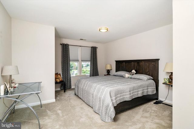 84 HEALS FARM RD, Burlington, NJ 08016