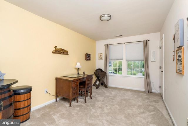 84 HEALS FARM RD, Burlington, NJ 08016